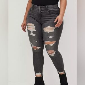 Torrid 14R Bombshell Skinny Super Soft High-Rise Destructed Jean